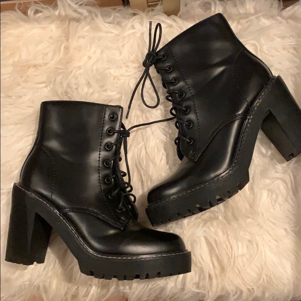 Size 9 Madden Girl boots🔥